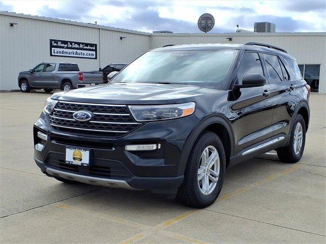 Used 2024 Ford Explorer XLT w/ Equipment Group 202A image 2