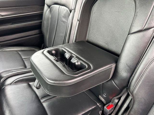 Certified 2024 Jeep Wagoneer Series II w/ Flexible Seating Group RWD image 33