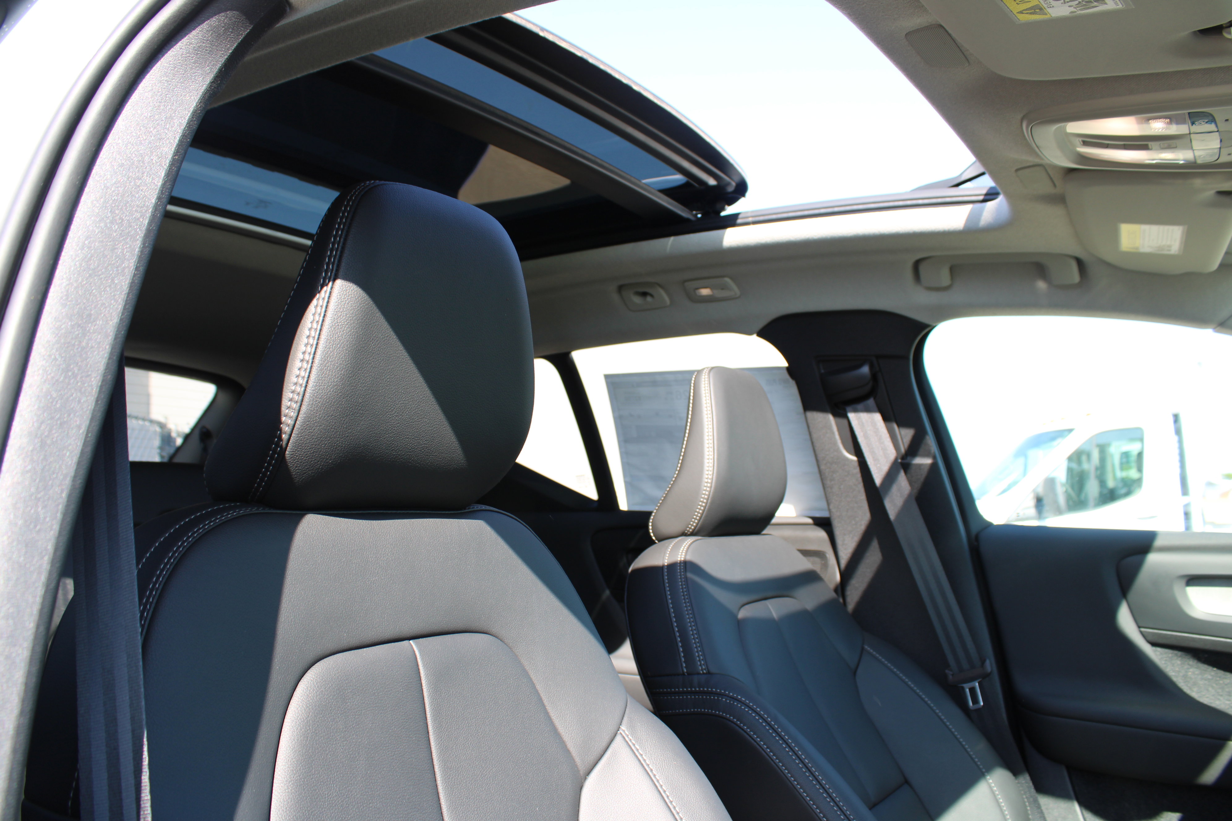 New 2025 Volvo XC40 B5 Plus w/ Protection Package Premier image 37