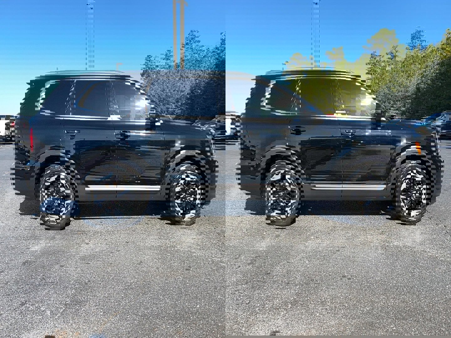 Used 2023 Kia Telluride EX w/ EX Captain's Chair Package image 4