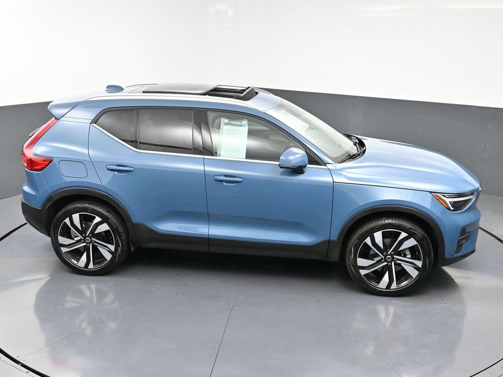 Used 2024 Volvo XC40 B5 Ultimate w/ Protection Package image 49