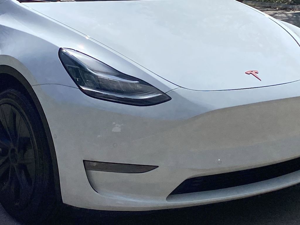 Used 2022 Tesla Model Y Long Range image 18