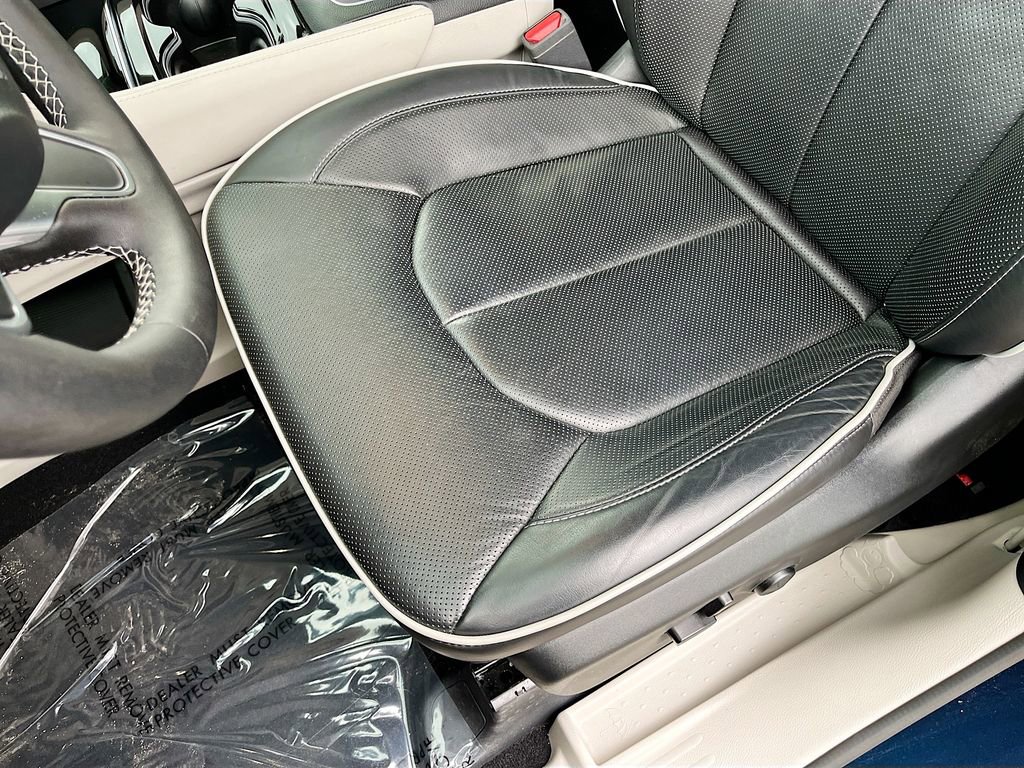 Certified 2024 Chrysler Pacifica Limited image 19