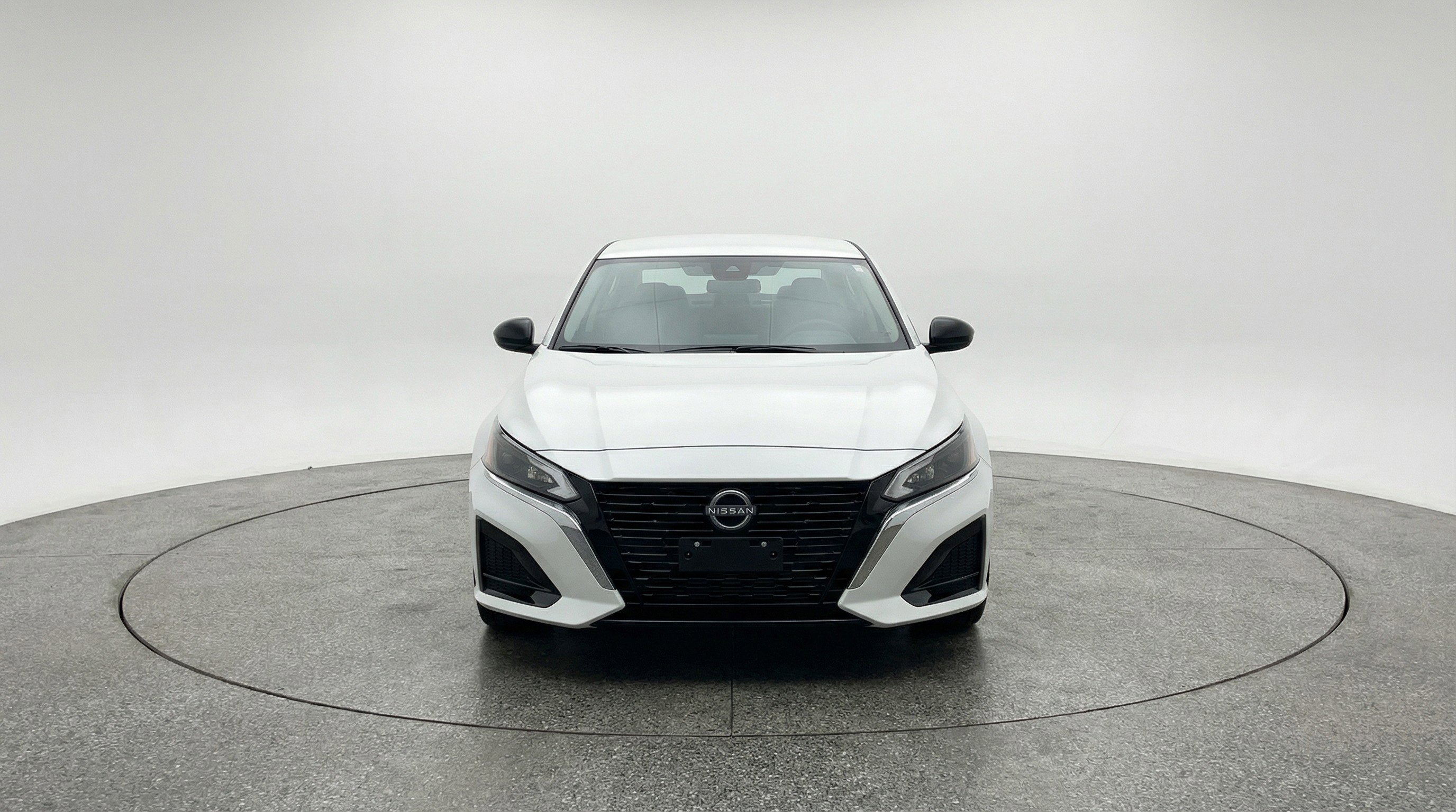 Used 2025 Nissan Altima 2.5 SV image 2