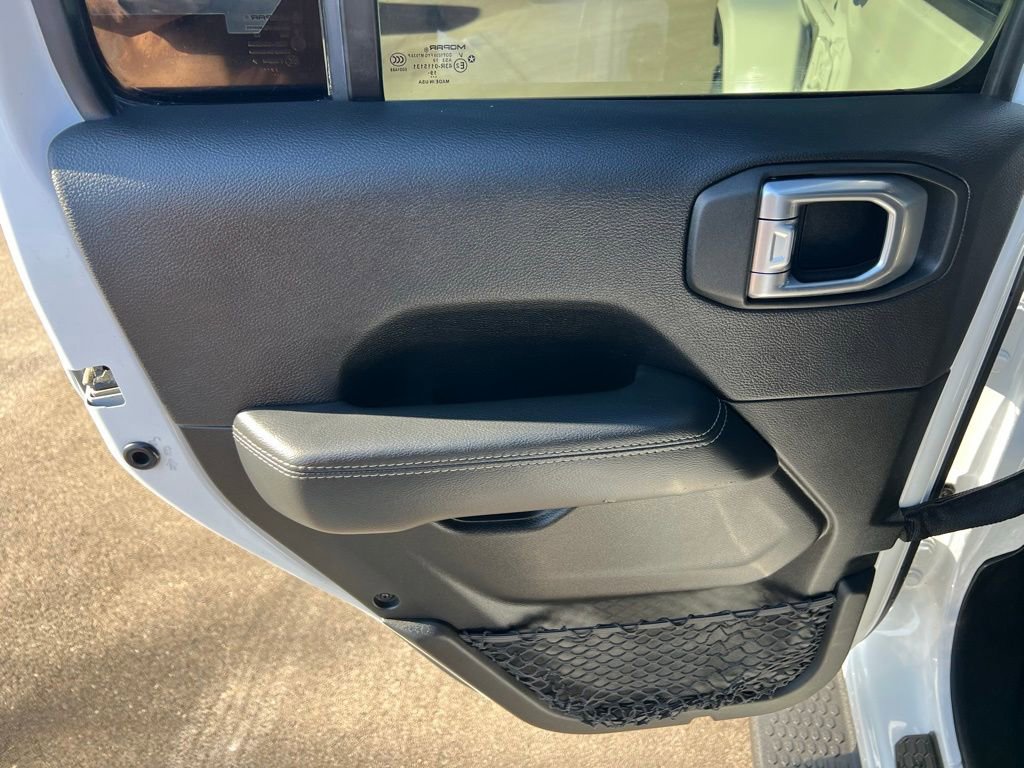 Used 2020 Jeep Wrangler Unlimited Sahara image 19