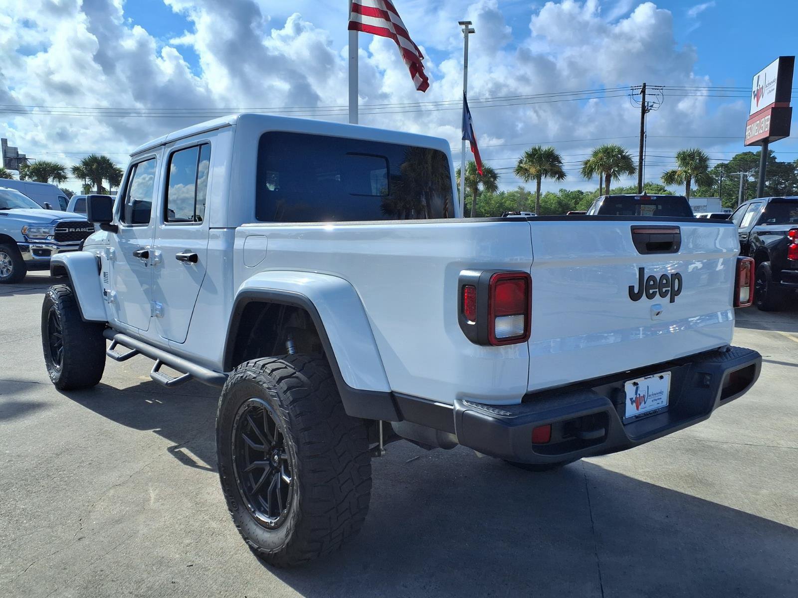 Used 2020 Jeep Gladiator Sport AWD/4WD image 8