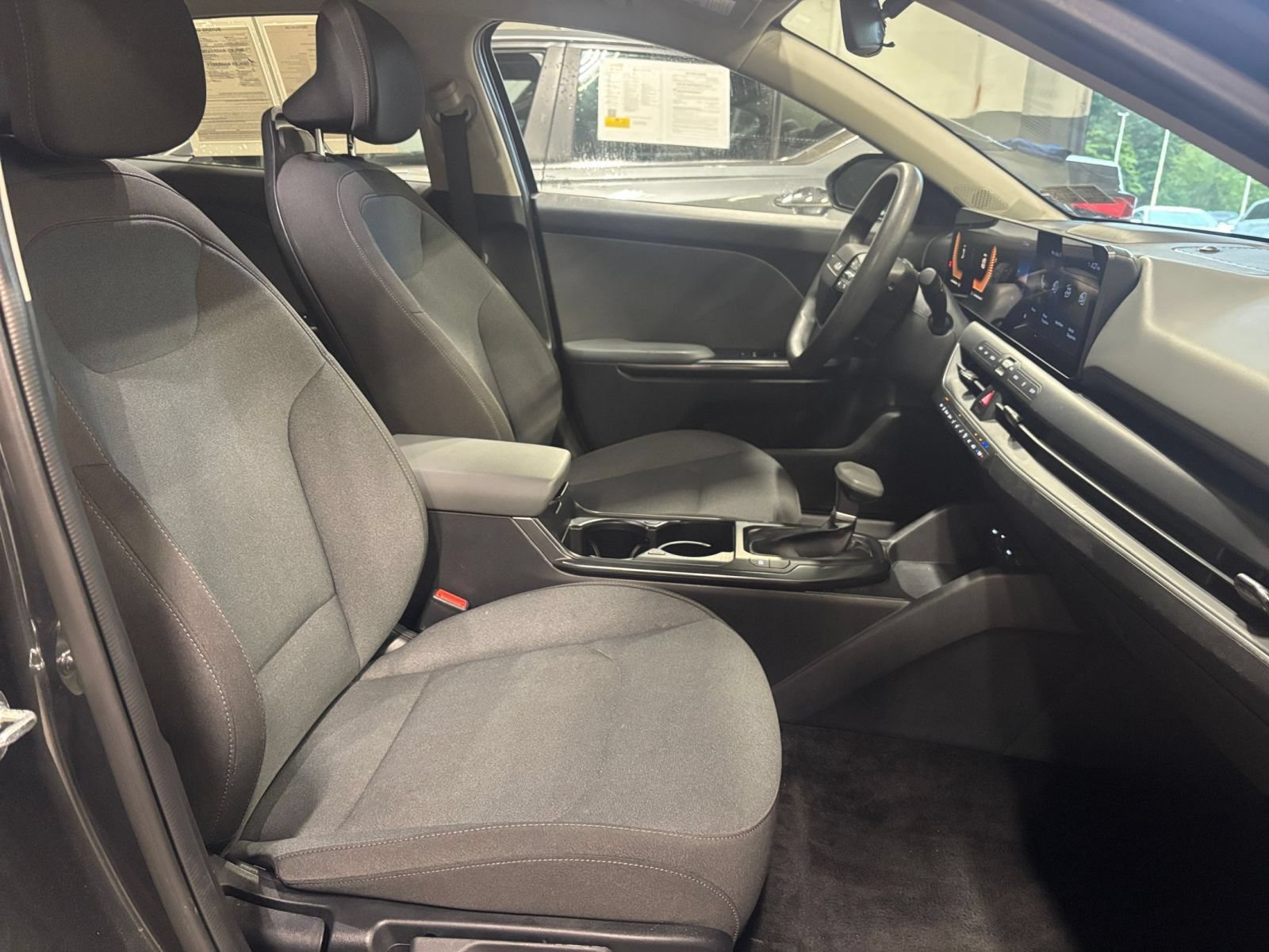 Used 2025 Kia K4 FWD image 25
