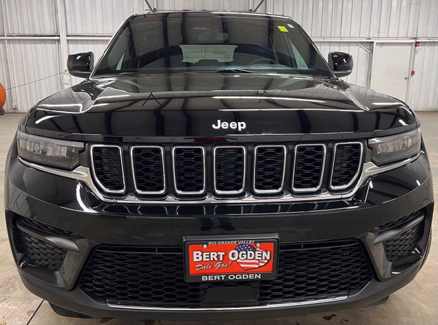 Used 2024 Jeep Grand Cherokee Laredo X RWD image 2