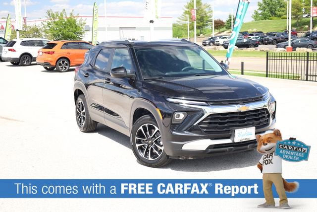 Used 2025 Chevrolet TrailBlazer LT AWD/4WD image 2