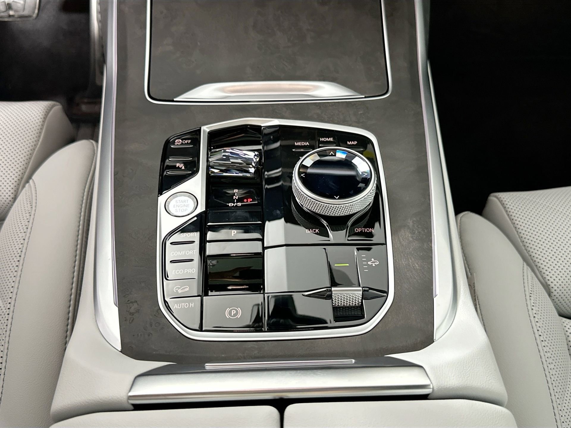 Used 2026 BMW X7 xDrive40i w/ M Sport Package image 16