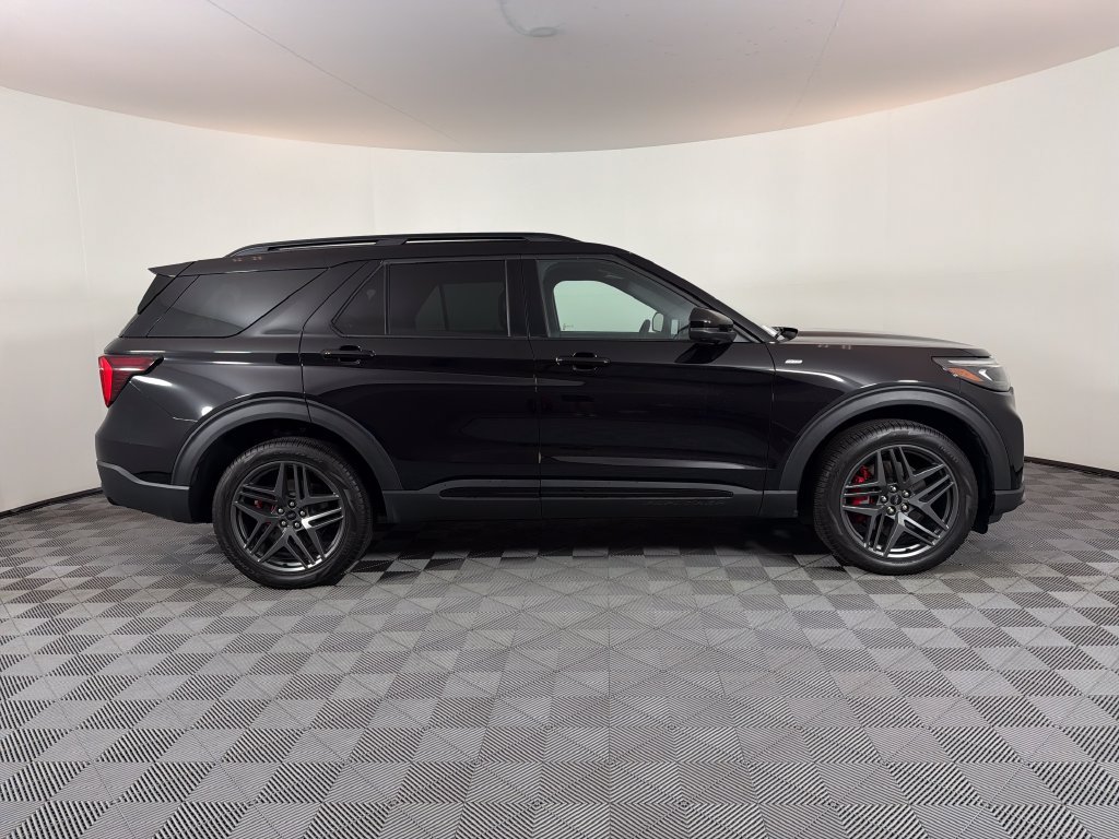 Used 2025 Ford Explorer ST-Line w/ Premium Package AWD/4WD image 2