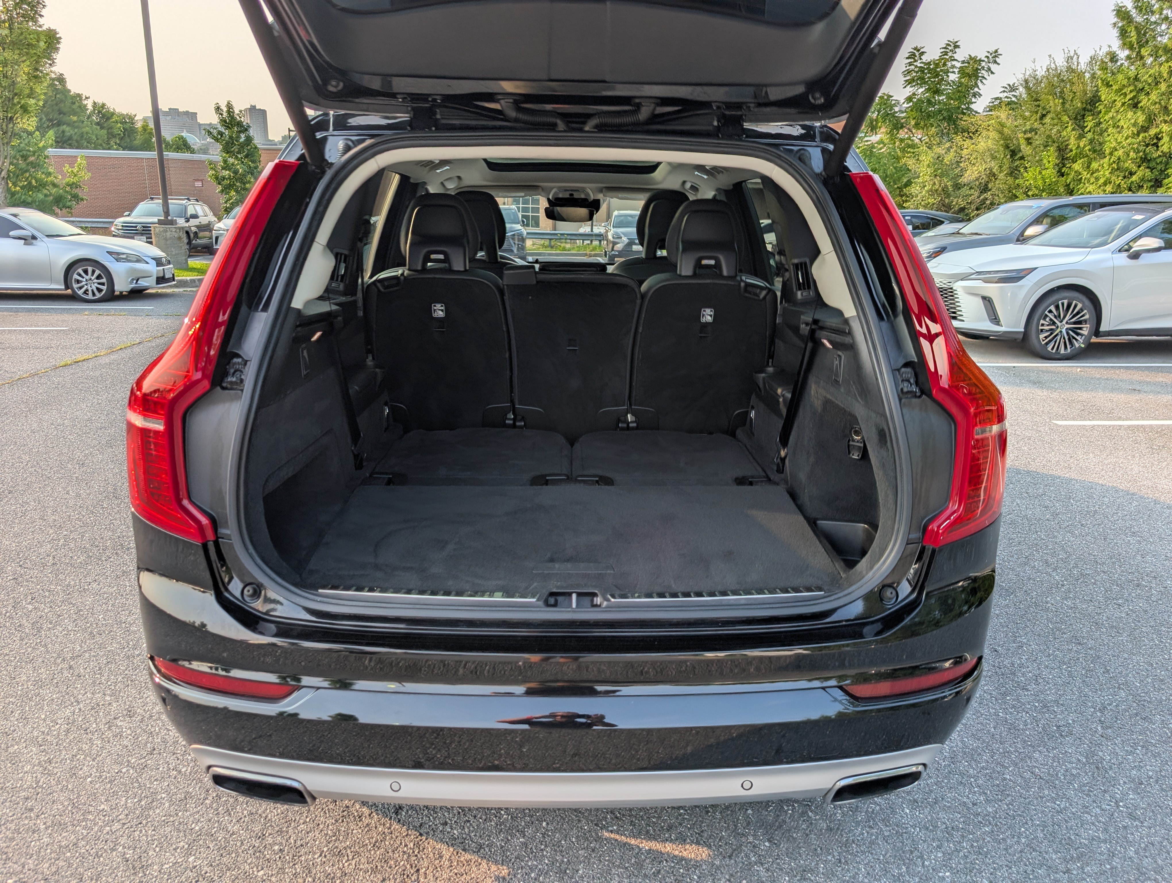 Used 2020 Volvo XC90 T6 Momentum AWD/4WD image 14