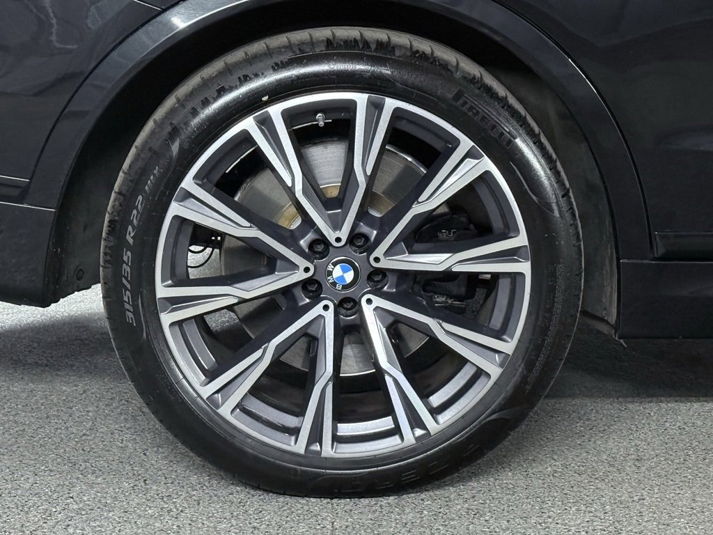 Used 2022 BMW X7 M50i image 9