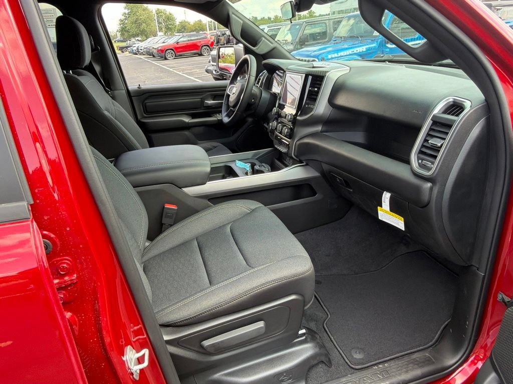 New 2026 RAM 1500 Express AWD/4WD image 17