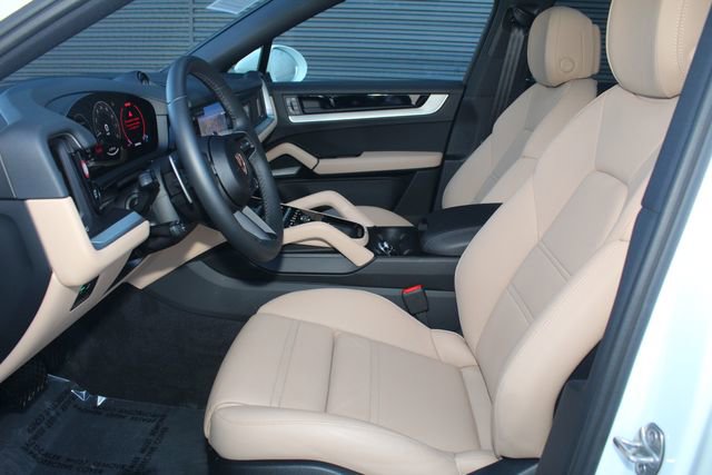 Certified 2025 Porsche Cayenne Coupe image 5