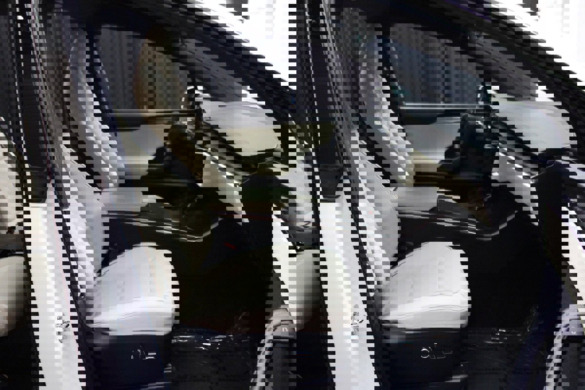 Used 2022 Tesla Model X Plaid image 31