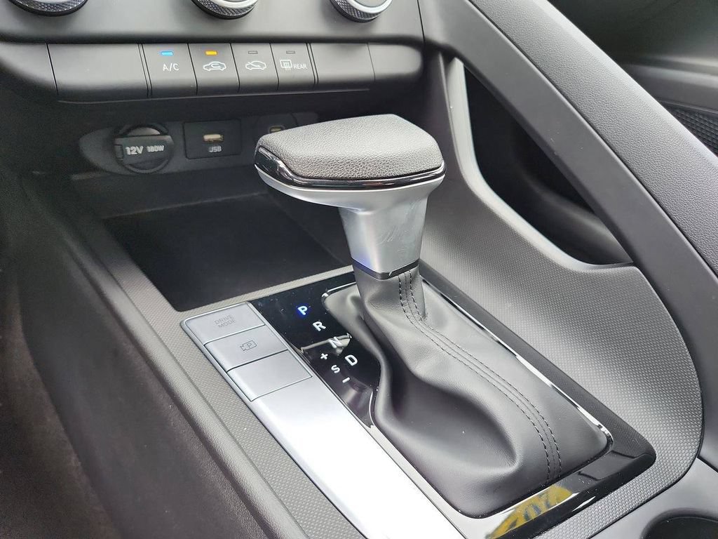 Certified 2024 Hyundai Elantra SE FWD image 27