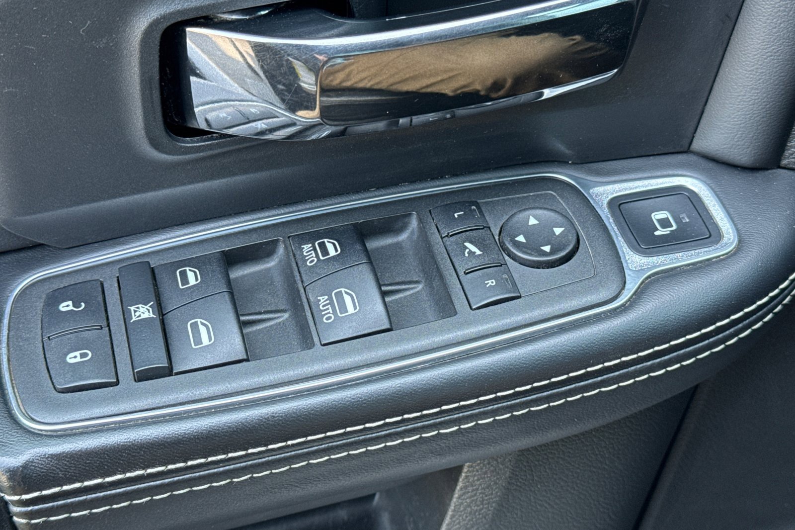 Used 2022 RAM 3500 Limited image 12