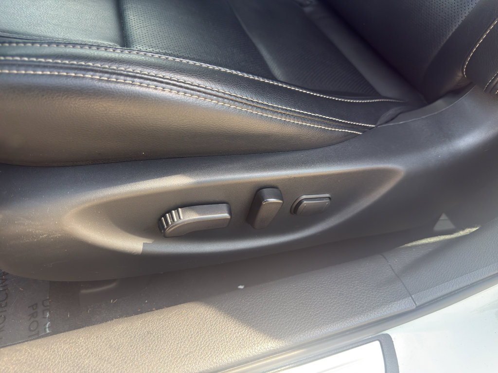 Used 2023 Nissan Maxima SV w/ Floor Mat Group FWD image 11
