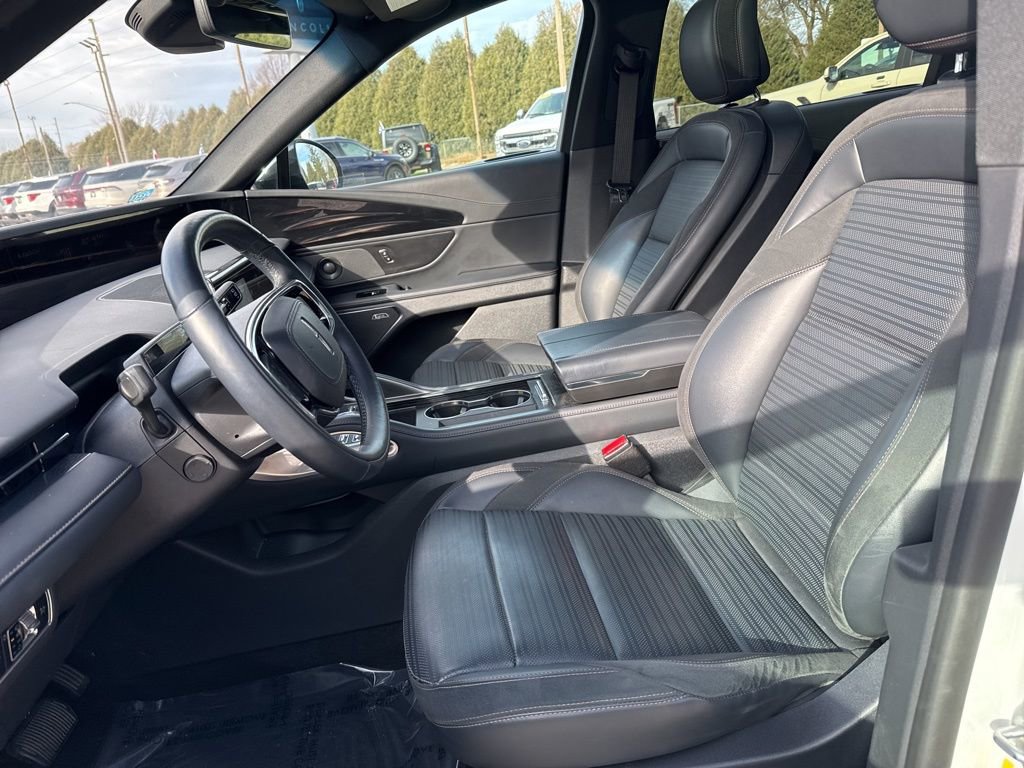 Used 2024 Lincoln Nautilus Reserve w/ Equipment Group 202A image 8