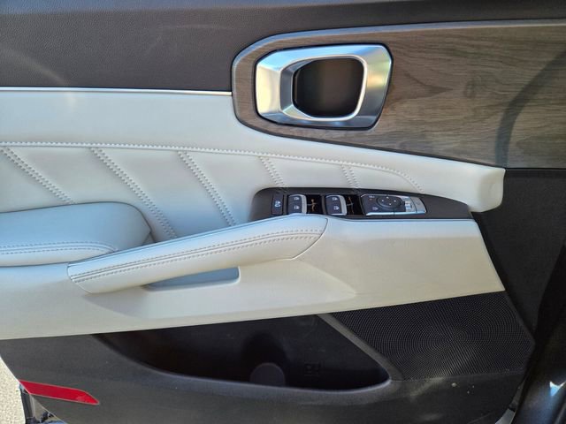 Used 2024 Kia Sorento SX image 17