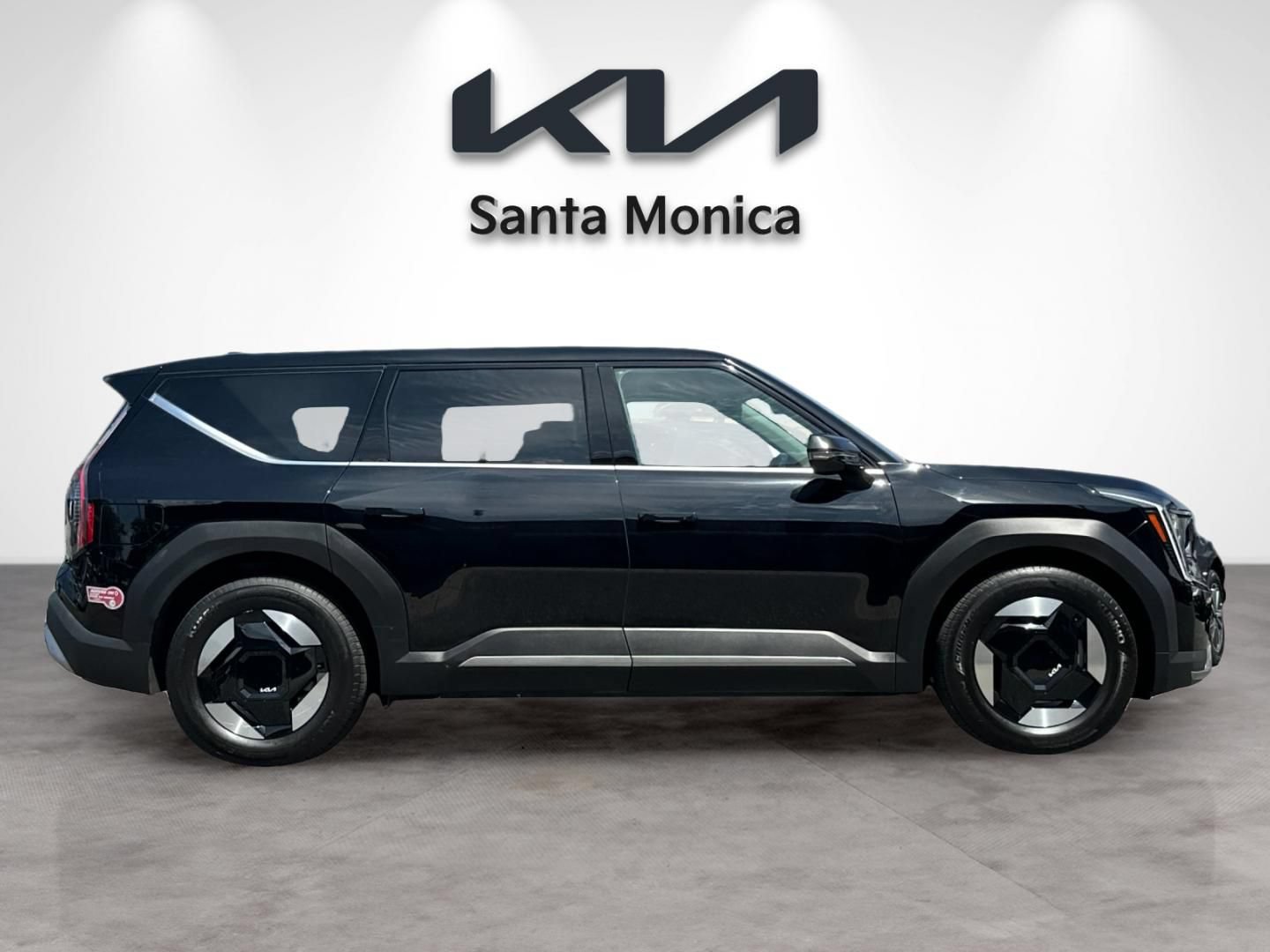 Certified 2024 Kia EV9 Light Long Range RWD image 8