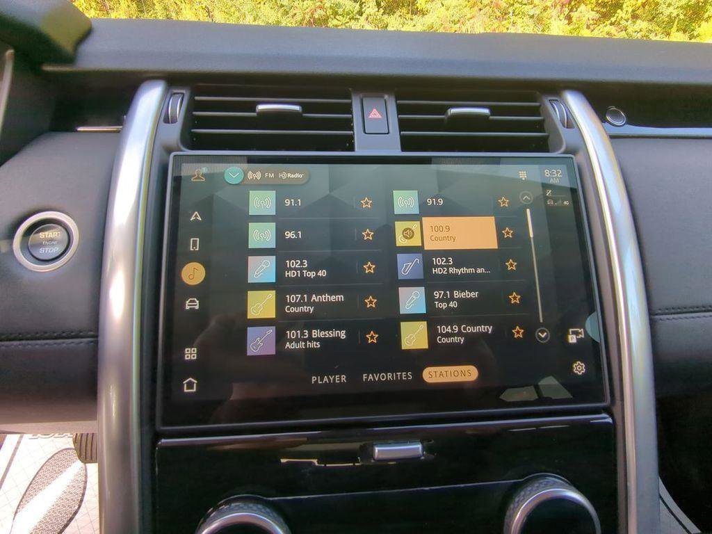 Used 2024 Land Rover Discovery S AWD/4WD image 14