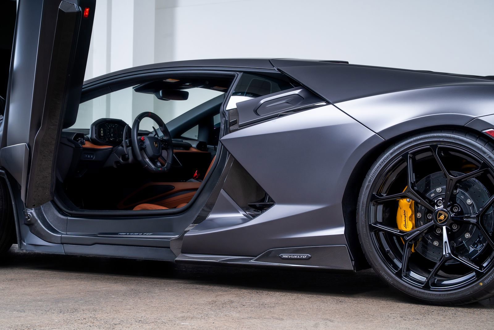 Used 2025 Lamborghini Revuelto AWD/4WD image 21