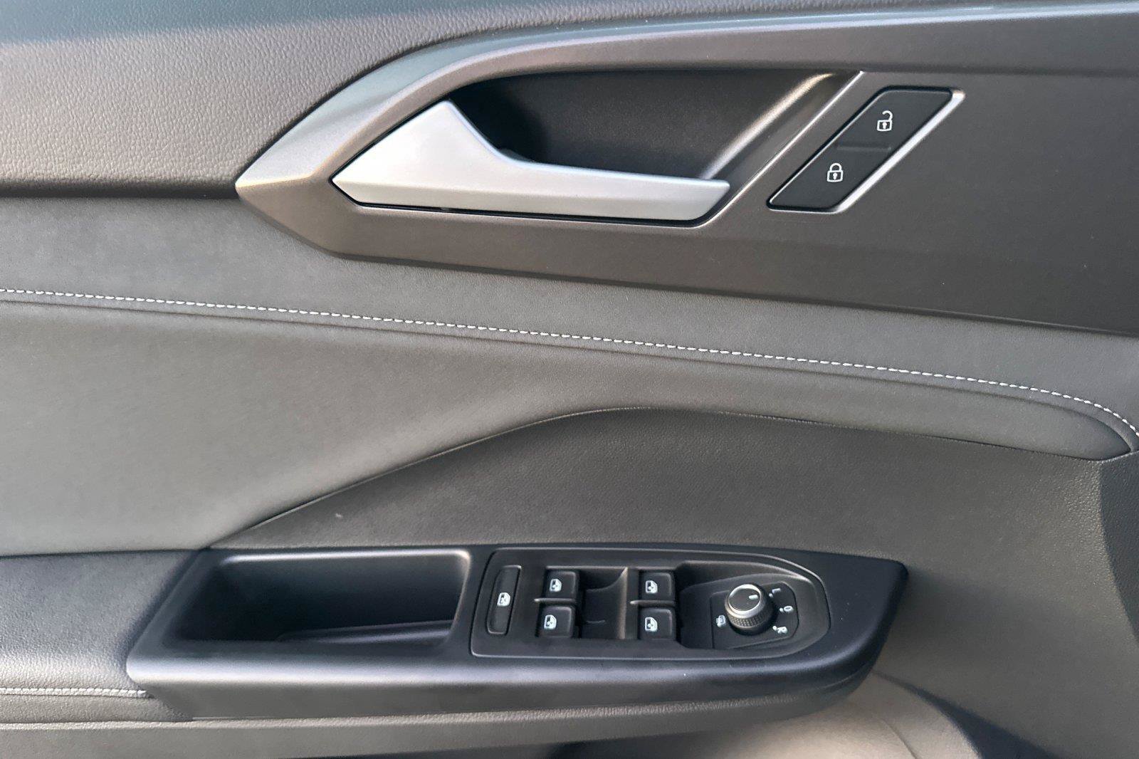 New 2026 Volkswagen Taos SE AWD/4WD image 10