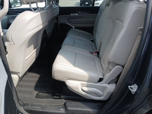 Used 2023 Jeep Wagoneer 4WD w/ Premium Group I image 26