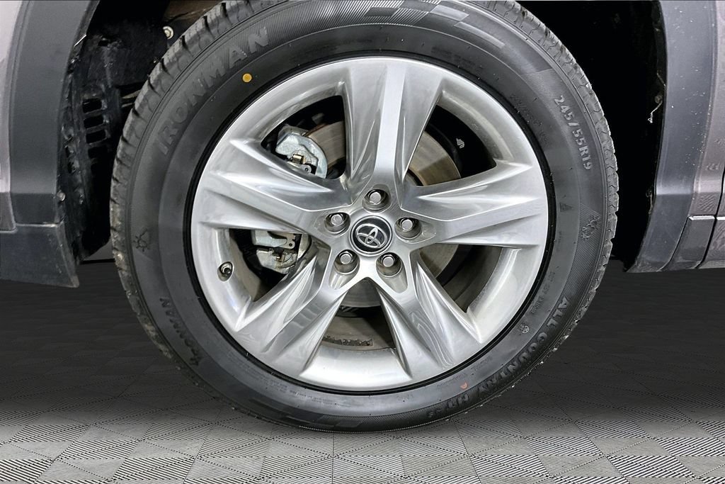 Used 2019 Toyota Highlander Limited FWD image 30