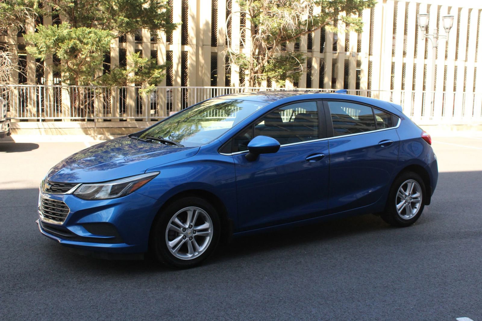 Used 2018 Chevrolet Cruze LT w/ Convenience Package FWD image 13