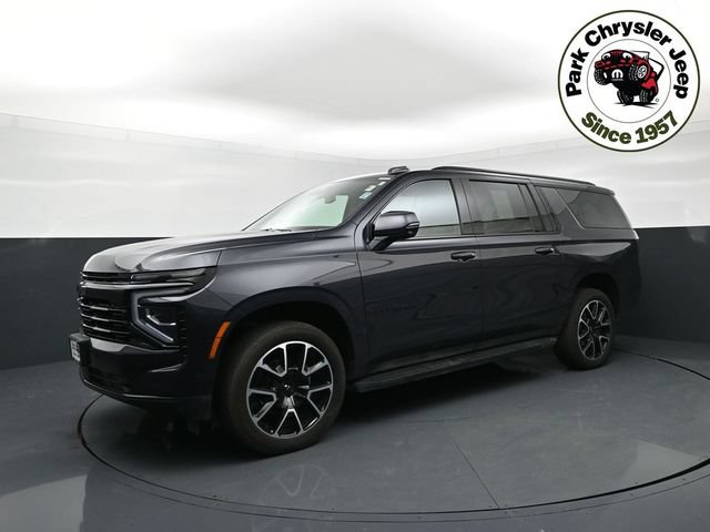 Used 2026 Chevrolet Suburban RST w/ Comfort Package AWD/4WD image 2