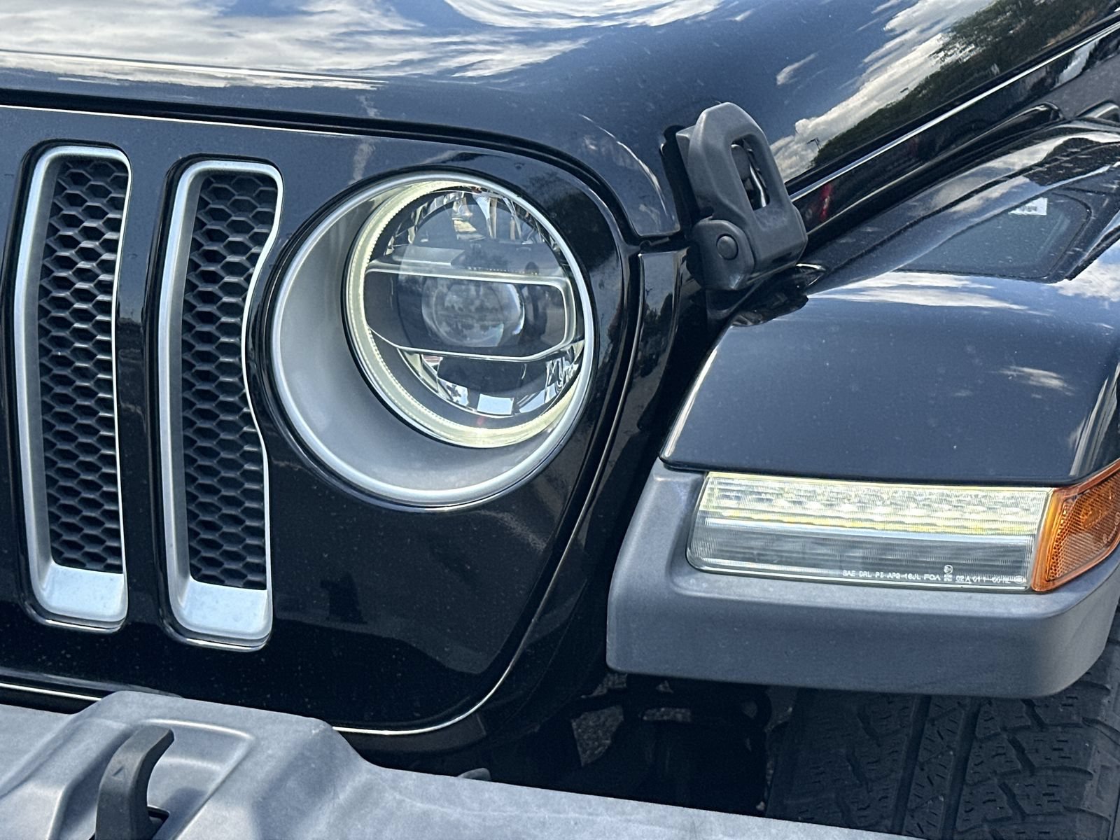 Used 2018 Jeep Wrangler Unlimited Sahara w/ Safety Group AWD/4WD image 11