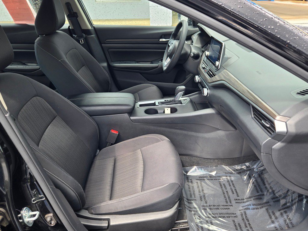 Used 2025 Nissan Altima 2.5 SV FWD image 7