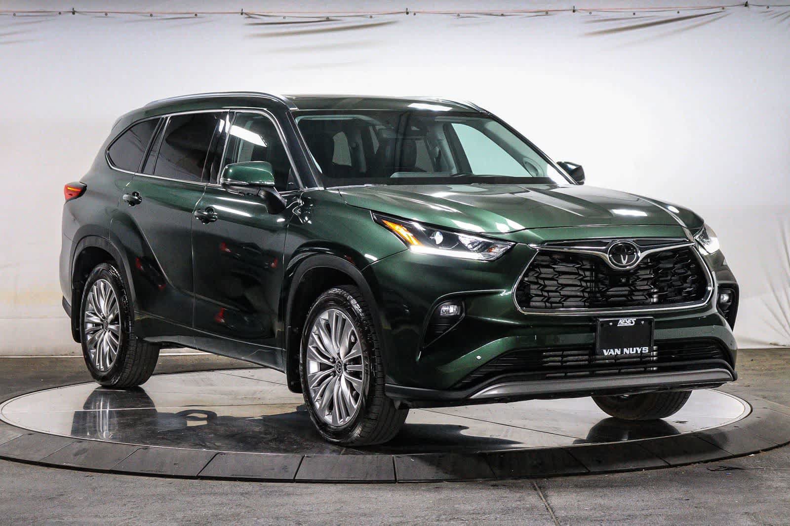 Used 2023 Toyota Highlander Platinum FWD image 5