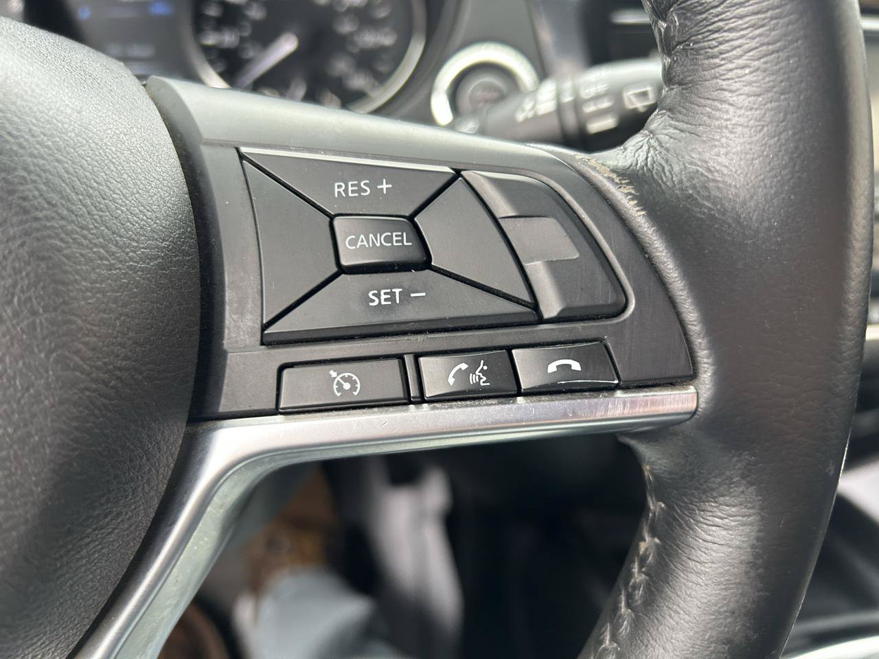 Used 2017 Nissan Rogue SV AWD/4WD image 19