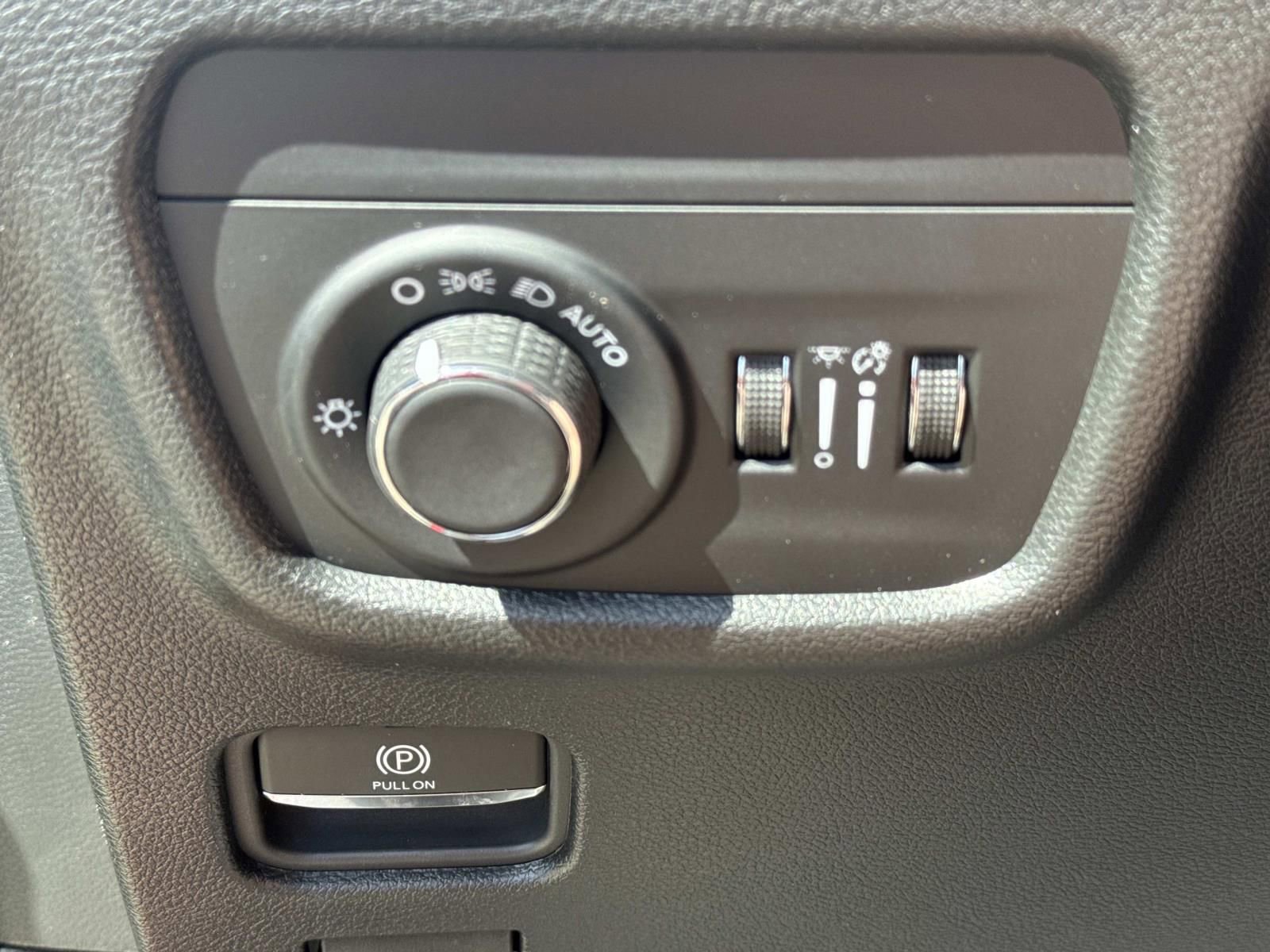 New 2026 Jeep Grand Cherokee Altitude image 21