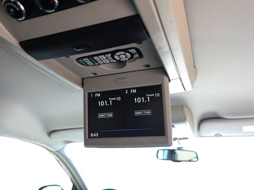 Used 2015 Chrysler Town & Country Touring w/ Driver Convenience Group FWD image 25