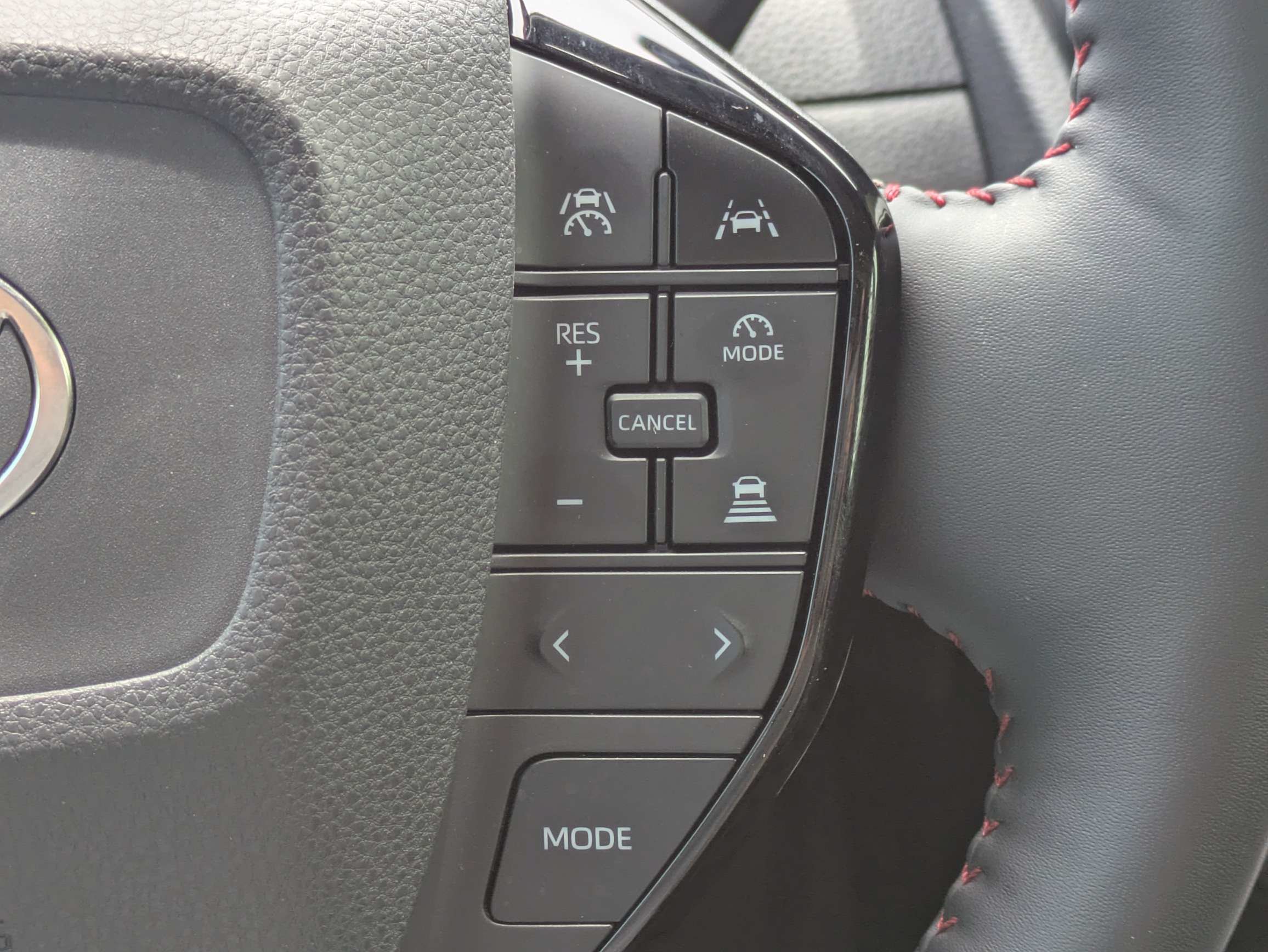 Used 2024 Toyota Prius Prime FWD image 32