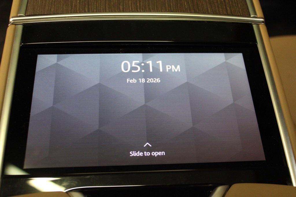 Used 2024 Land Rover Range Rover Long Wheelbase Autobiography image 37