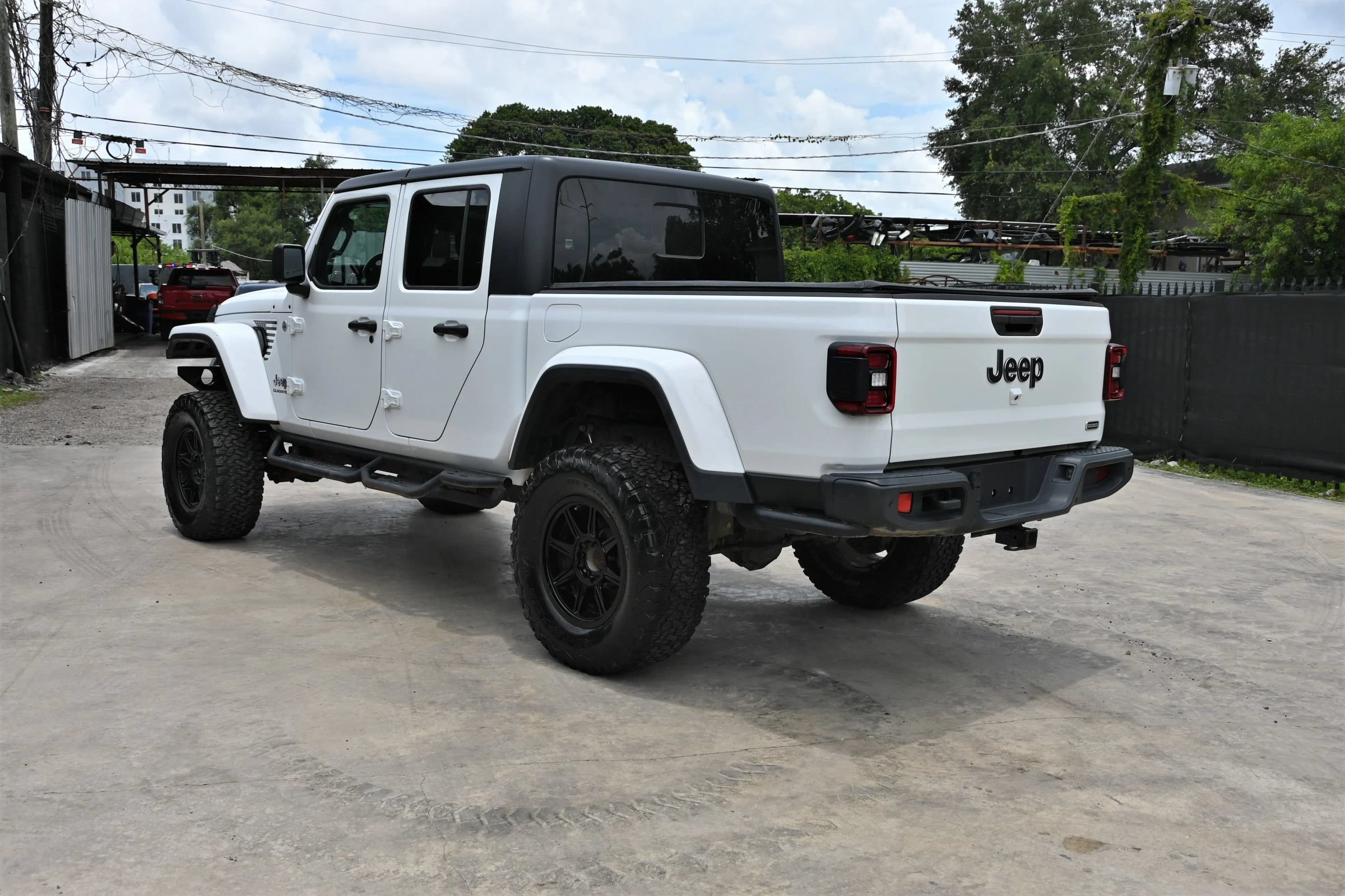 Used 2020 Jeep Gladiator Overland AWD/4WD image 6