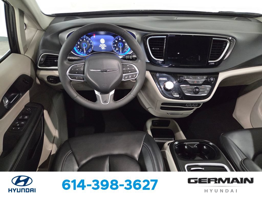 Used 2023 Chrysler Pacifica Touring-L FWD image 17