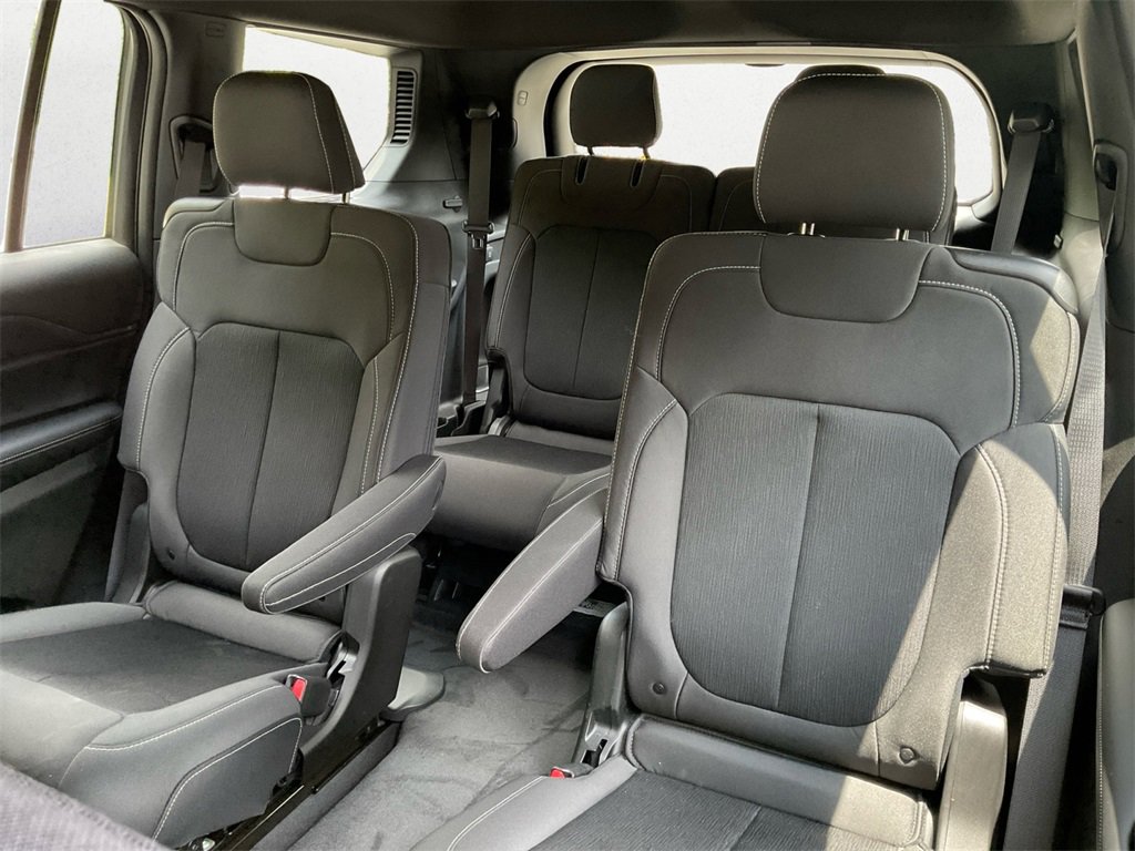 New 2025 Jeep Grand Cherokee L Laredo w/ Luxury Tech Group I image 9