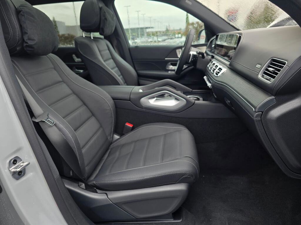 New 2026 Mercedes-Benz GLS 580 4MATIC image 28