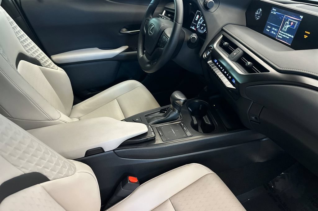 Used 2022 Lexus UX 200 FWD image 16