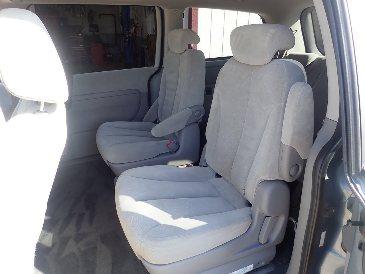 Used 2008 Kia Sedona LX FWD image 13