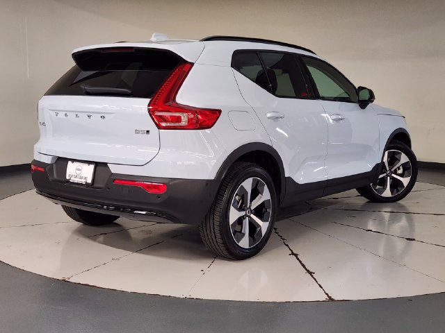 Certified 2026 Volvo XC40 B5 Plus AWD/4WD image 2