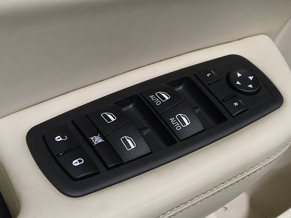 Used 2015 Chrysler 200 C FWD image 27
