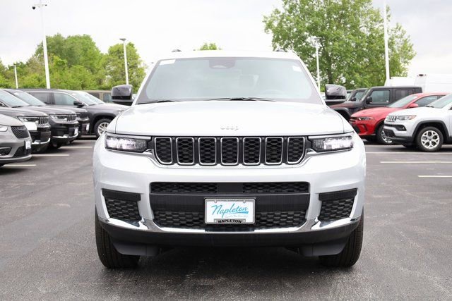 New 2025 Jeep Grand Cherokee L Laredo w/ Luxury Tech Group I AWD/4WD image 3
